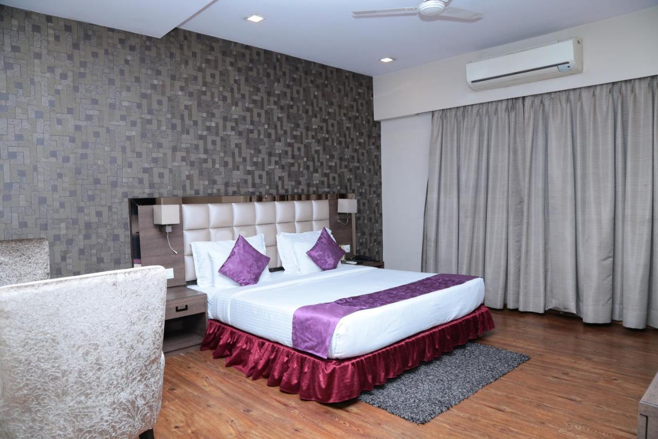 Kc Manor Otel Jamshedpur Dış mekan fotoğraf